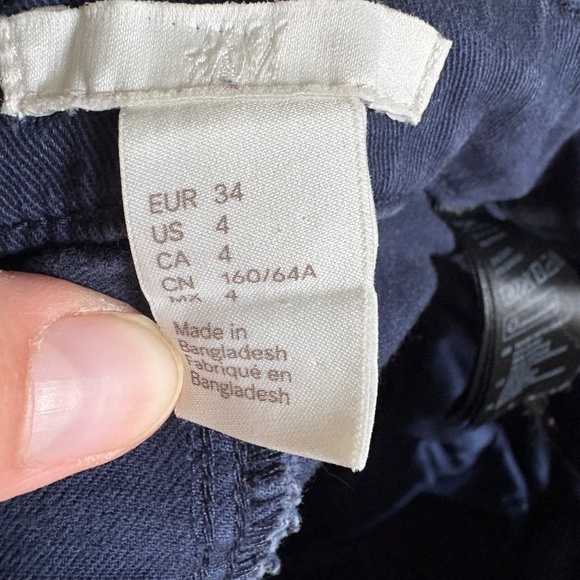 H&M Blue Short - Picture 3 of 4